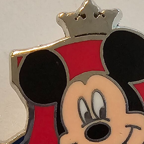 DISNEY Pin Trading ~ Disneyland Resort ~ Crest/Mickey Mouse 1/5 ~ 2012 - Picture 2 of 13